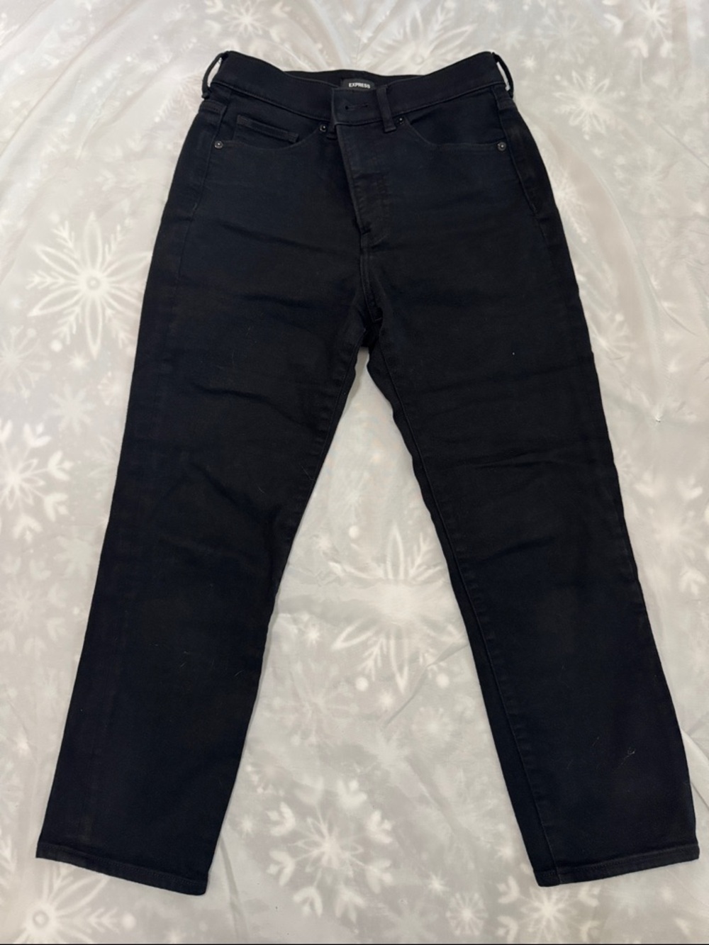 Express Black Straight-Leg Woman’s Jeans (short)